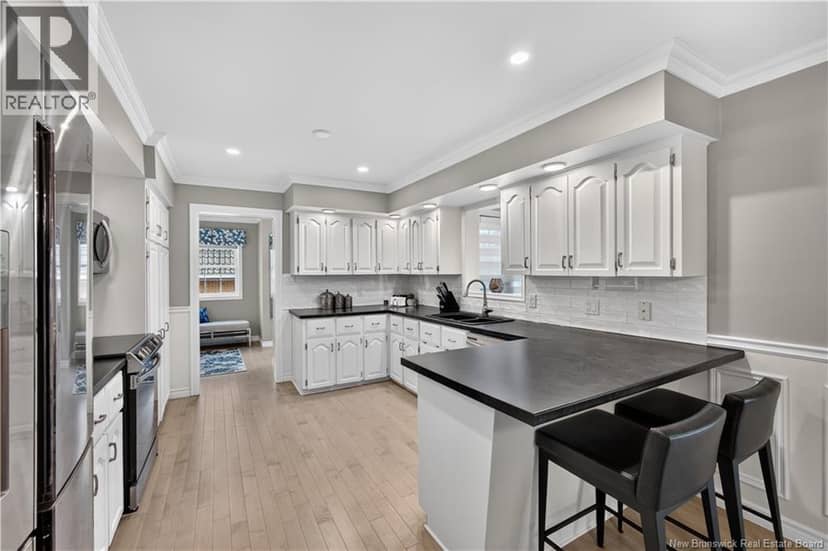 21 Adams Avenue — photo 10 of 40