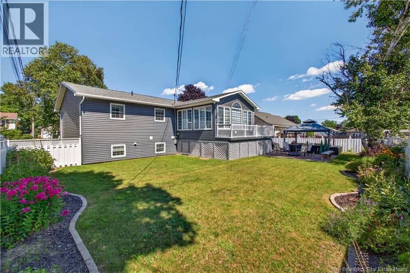 21 Adams Avenue — photo 3 of 40