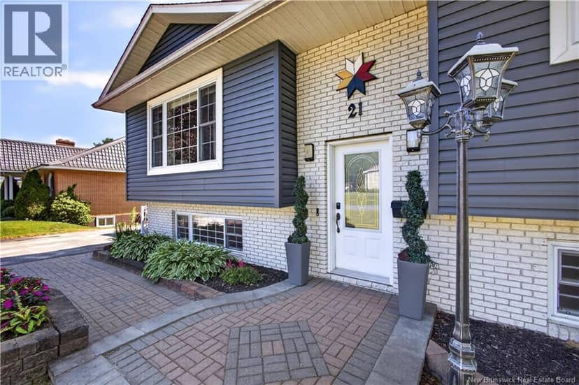 21 Adams Avenue — photo 4 of 40