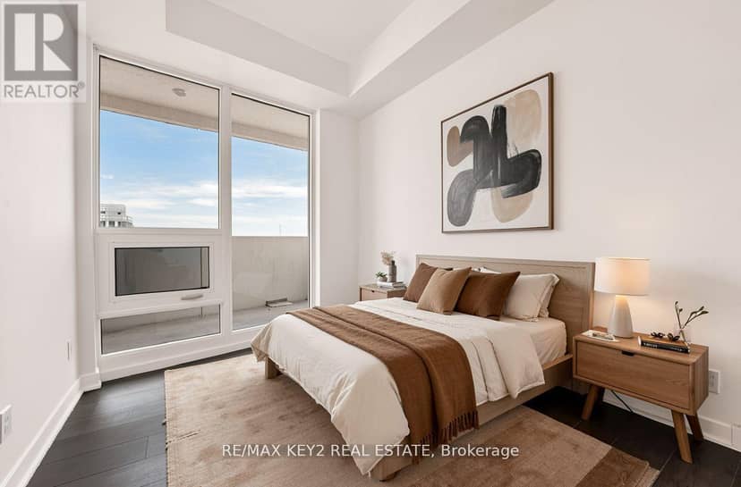 3402 - 2221 Yonge Street — photo 16 of 39