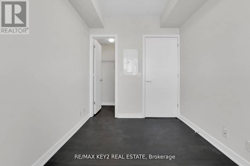 3402 - 2221 Yonge Street — photo 21 of 39