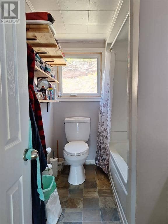 688 Oceanview Drive — photo 10 of 28