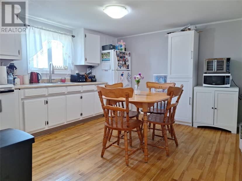 688 Oceanview Drive — photo 13 of 28