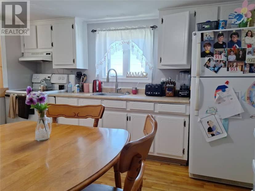 688 Oceanview Drive — photo 14 of 28