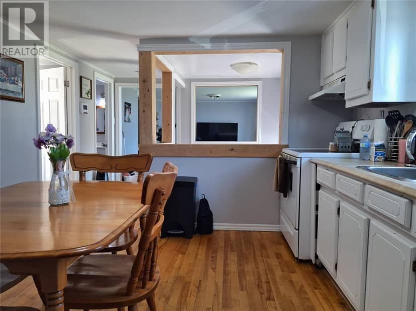 688 Oceanview Drive — photo 17 of 28