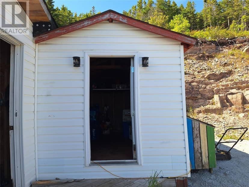 688 Oceanview Drive — photo 24 of 28