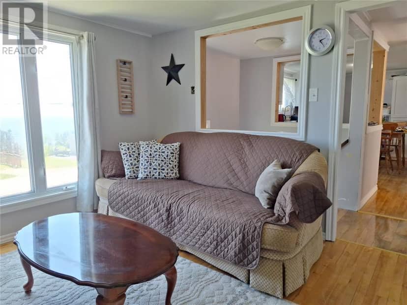 688 Oceanview Drive, Cape St. George, photo 3