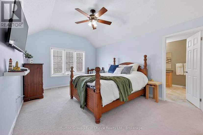 670 Reid Crescent — photo 18 of 39