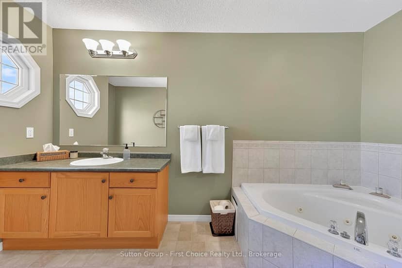 670 Reid Crescent — photo 20 of 39