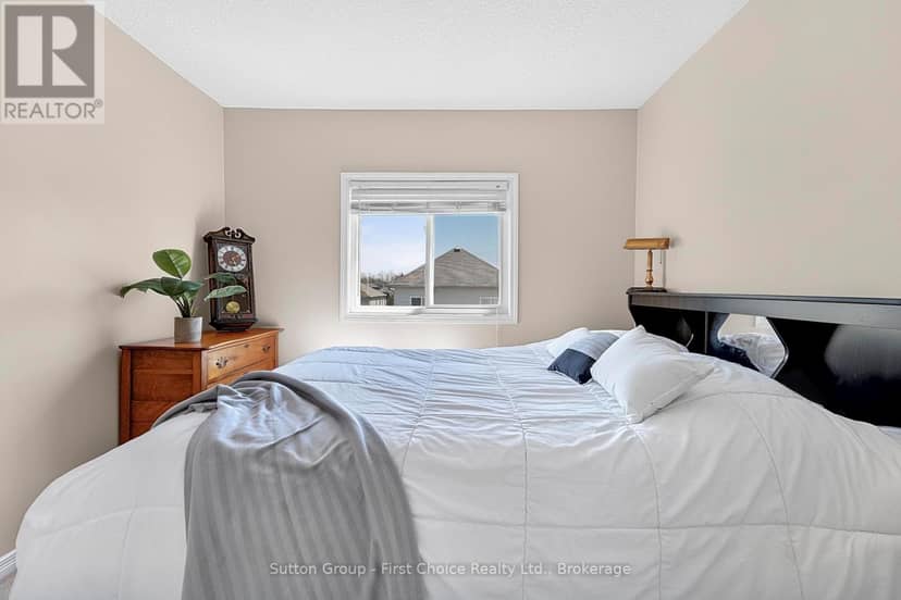 670 Reid Crescent — photo 23 of 39