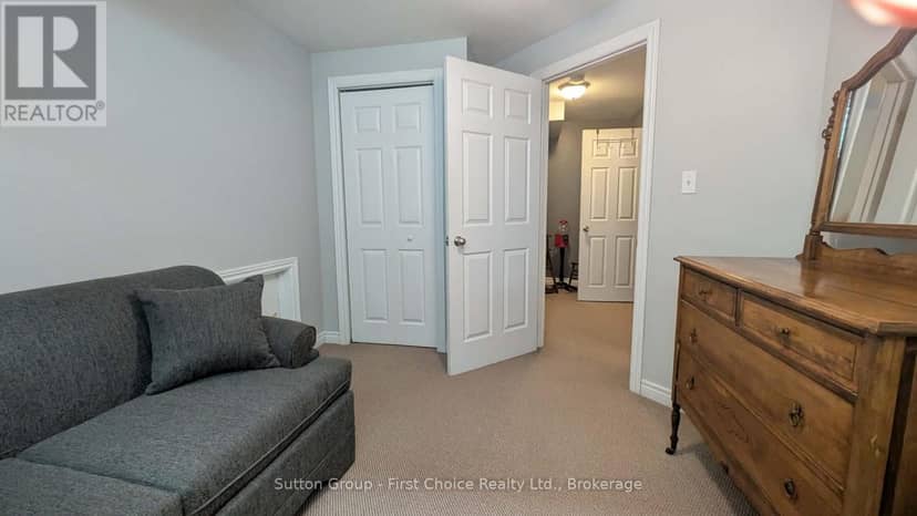 670 Reid Crescent — photo 34 of 39