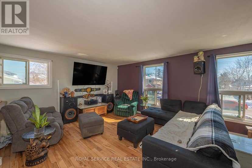 69 Maple Street — photo 4 of 40