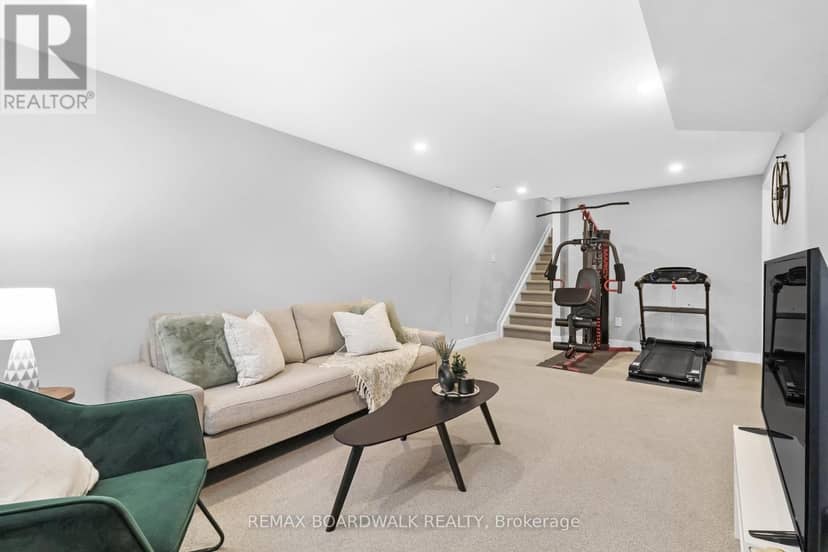 232 Bristol Crescent — photo 20 of 37