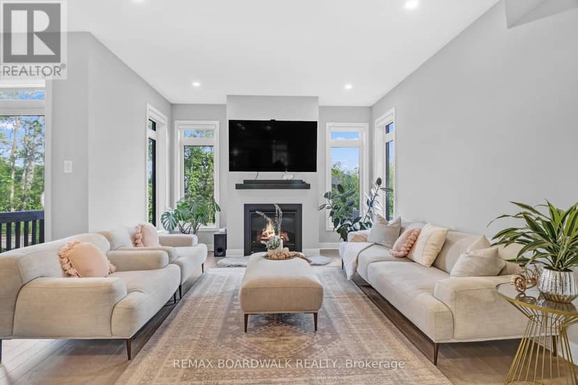 232 Bristol Crescent — photo 9 of 37