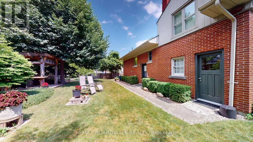 148 James Street E — photo 2 of 36
