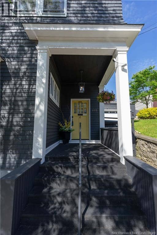 105 Carmarthen Street — photo 2 of 40
