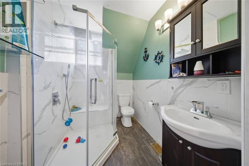 816 COLBORNE Street E — photo 31 of 40
