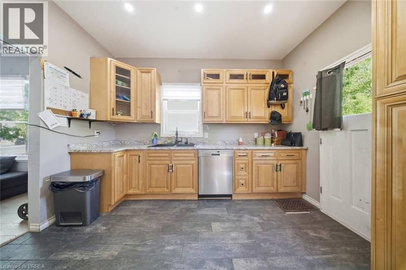816 COLBORNE Street E — photo 19 of 40