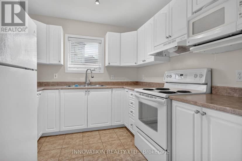 408 - 2923 Laurier Street — photo 14 of 20