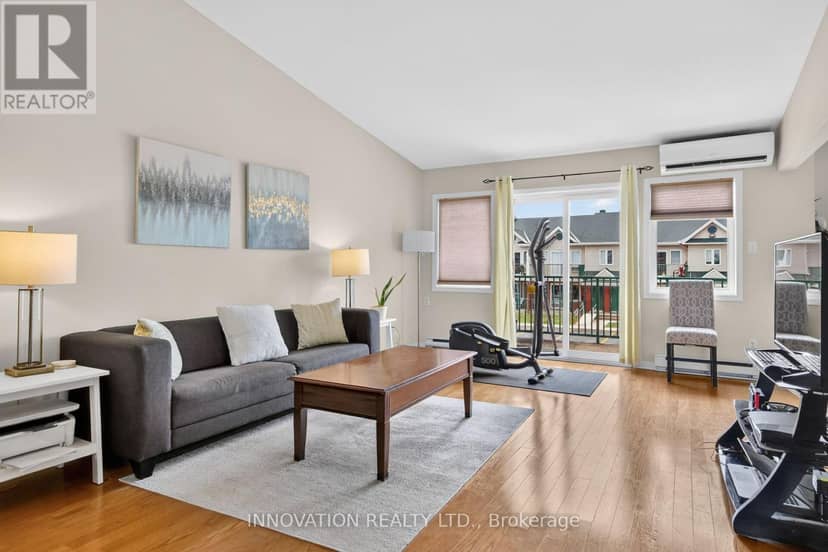 408 - 2923 Laurier Street — photo 3 of 20
