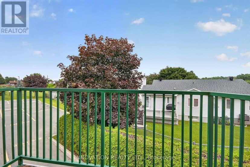 408 - 2923 Laurier Street — photo 5 of 20