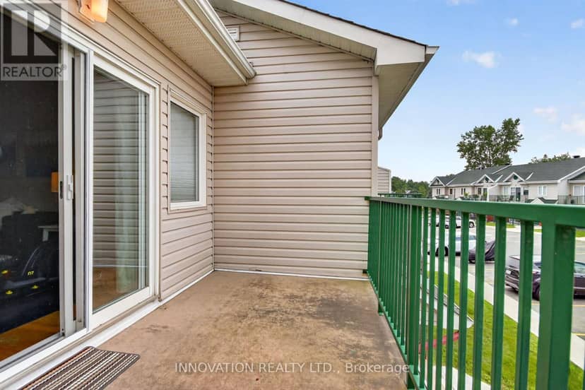 408 - 2923 Laurier Street — photo 6 of 20