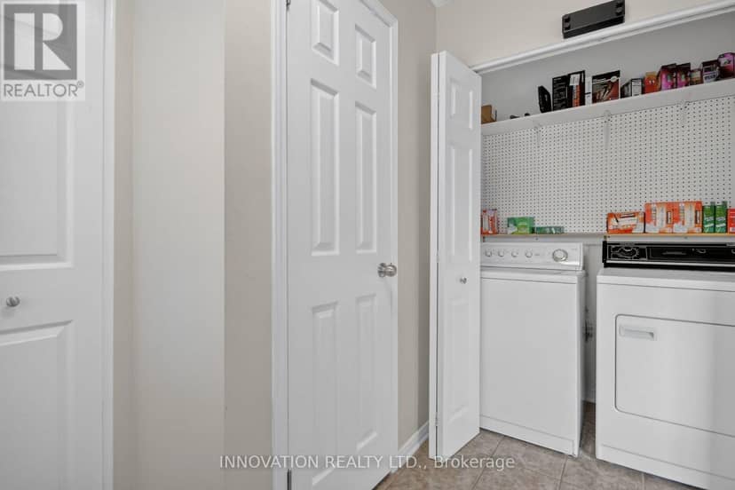 408 - 2923 Laurier Street — photo 8 of 20