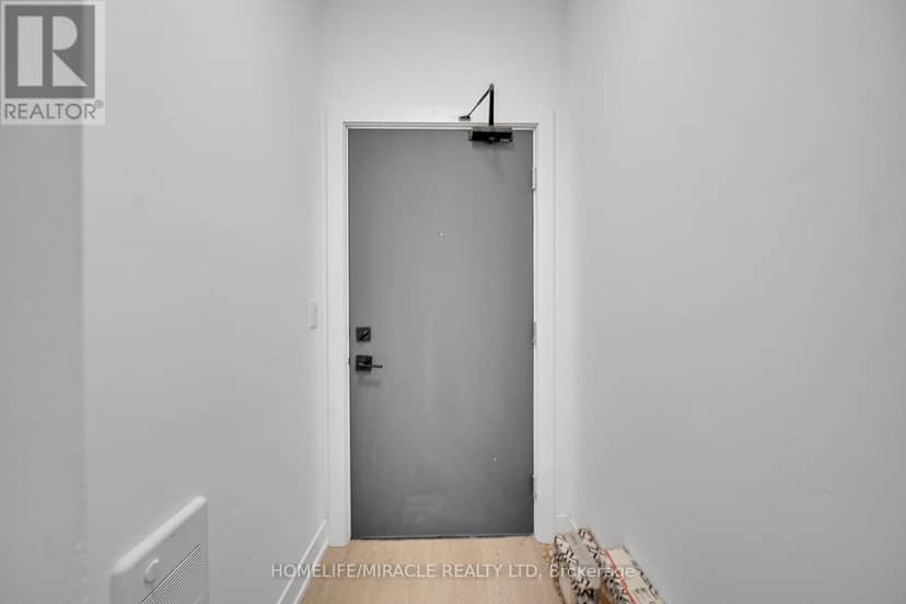 230 - 1062 Douglas McCurdy N — photo 11 of 36