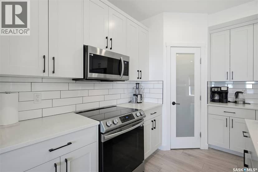 2435 Rosewood DRIVE — photo 13 of 40