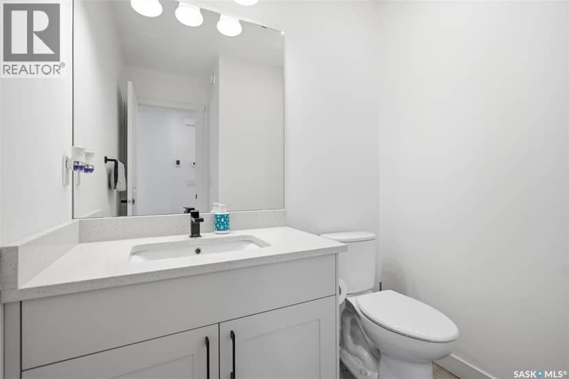2435 Rosewood DRIVE — photo 15 of 40