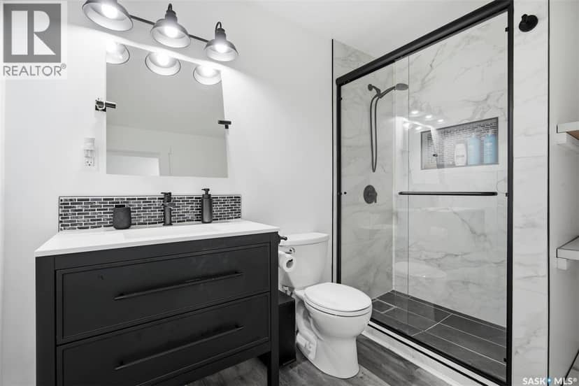2435 Rosewood DRIVE — photo 32 of 40