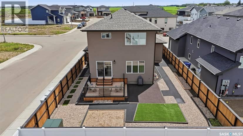 2435 Rosewood DRIVE — photo 4 of 40
