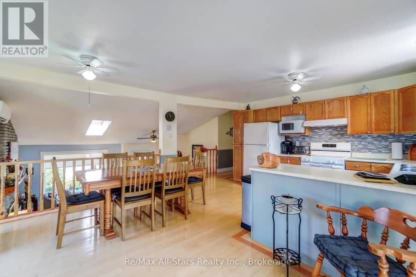 16 Cedartree Lane — photo 10 of 40