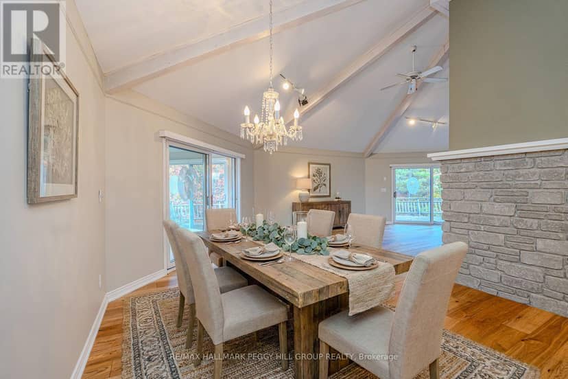 1564 Honey Harbour Road — photo 4 of 33