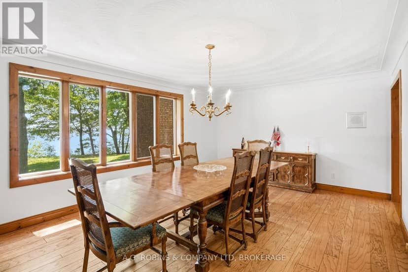 559 Lakeshore Road E — photo 21 of 40