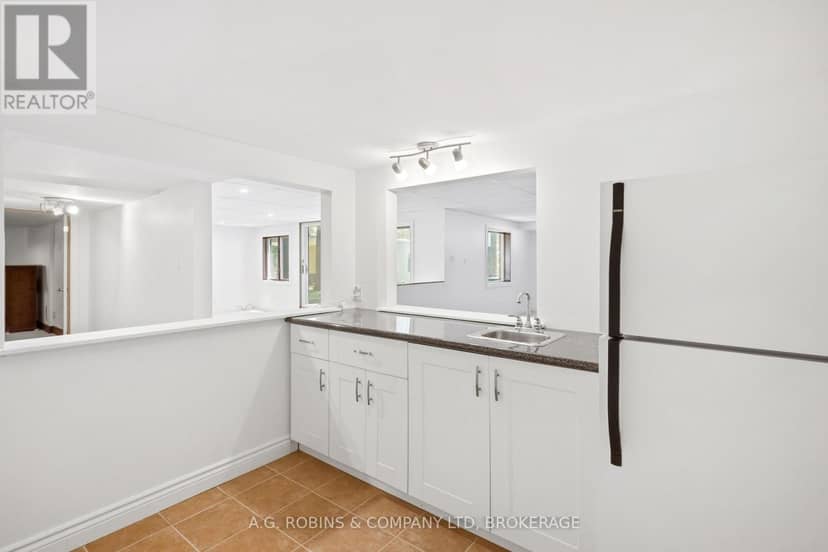 559 Lakeshore Road E — photo 38 of 40