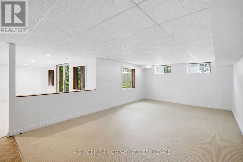 559 Lakeshore Road E — photo 39 of 40