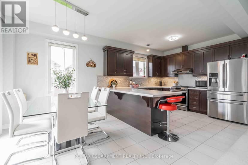 3 Narbonne Crescent — photo 15 of 40