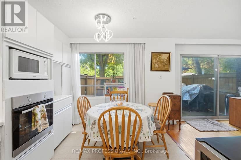12 - 48 Three Valleys Drive — photo 17 of 40