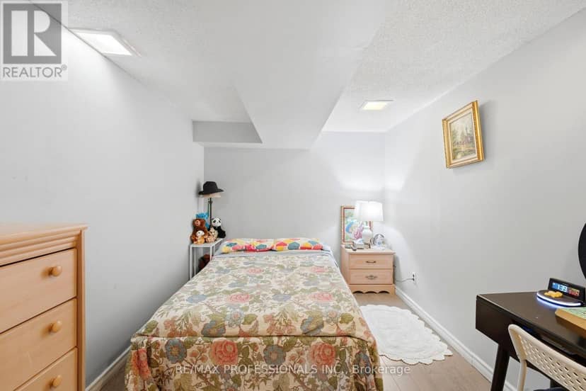 12 - 48 Three Valleys Drive — photo 34 of 40