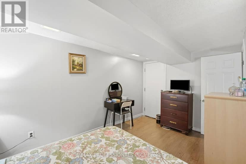 12 - 48 Three Valleys Drive — photo 36 of 40