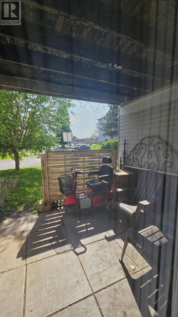 115 - 218 Viewmount Drive — photo 5 of 7