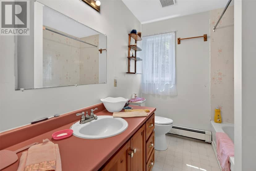 21 - 23 Boyd Avenue — photo 10 of 34