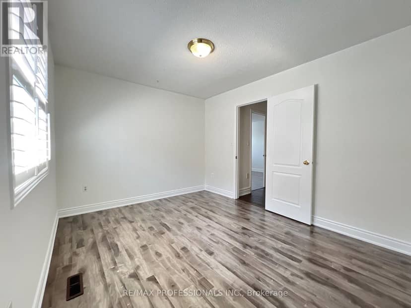 3895 Henrietta Way — photo 31 of 40