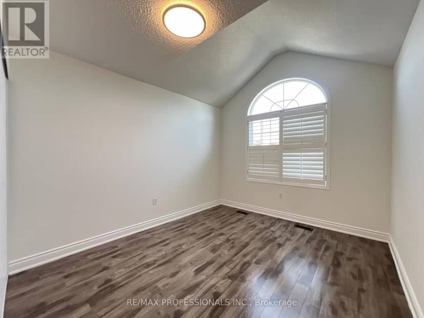 3895 Henrietta Way — photo 34 of 40