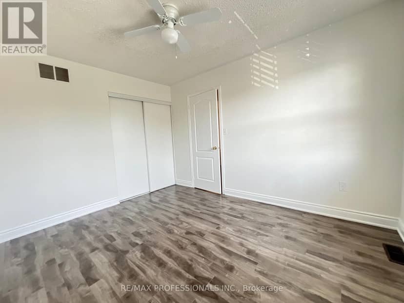 3895 Henrietta Way — photo 38 of 40