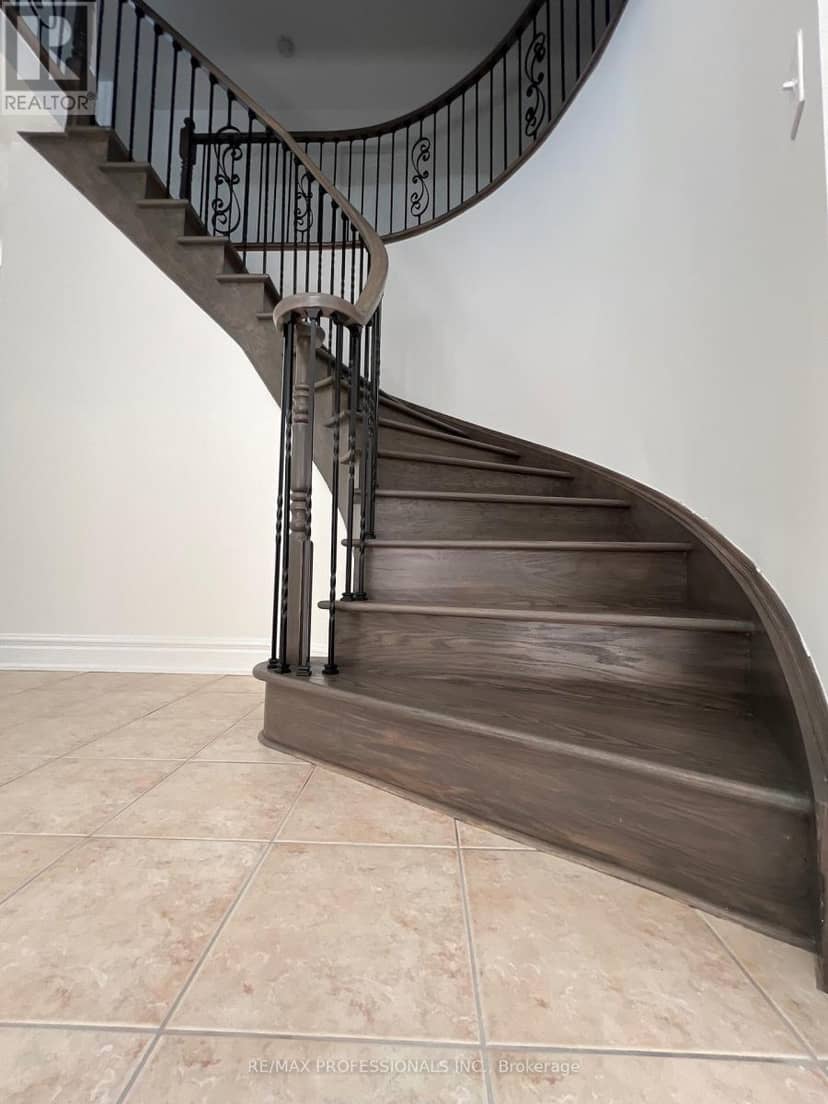 3895 Henrietta Way — photo 5 of 40