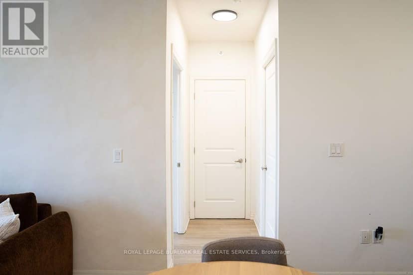 610 - 560 North Service Road — photo 10 of 22