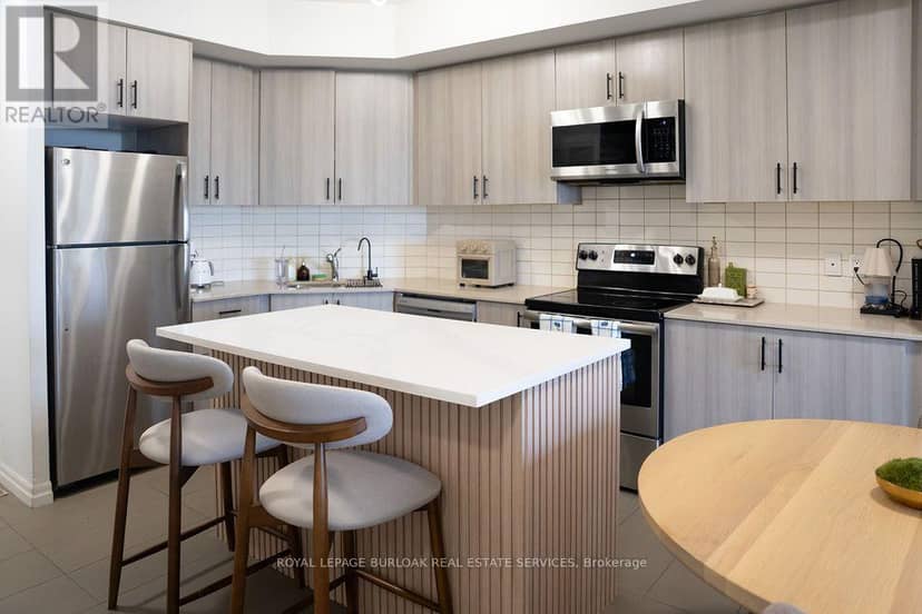 610 - 560 North Service Road — photo 3 of 22