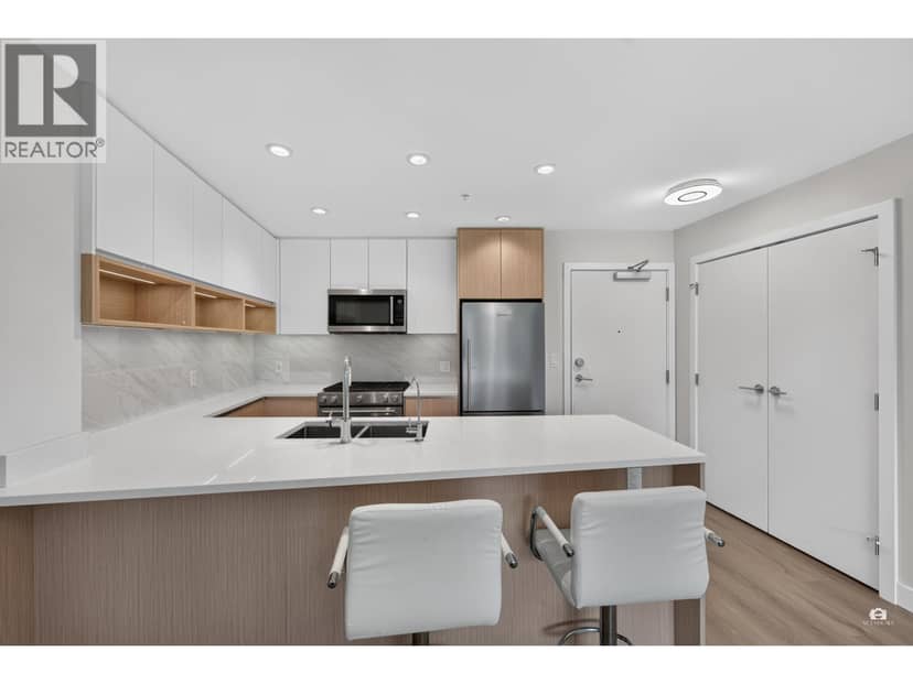 105 8940 University Crescent, Burnaby, photo 2